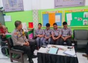 Cegah Kenakalan Remaja, Bhabinkamtibmas Bersama Sekolah Bina Siswa Pelanggar Disiplin
