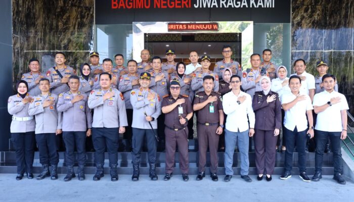 Kapolrestabes Makassar Perkuat Sinergitas Melalui Silaturahmi Bersama Kajari Makassar